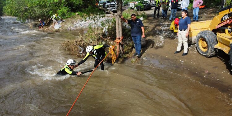 Rescatan a excursionistas