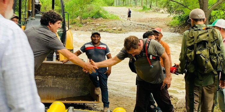 Rescatan a excursionistas