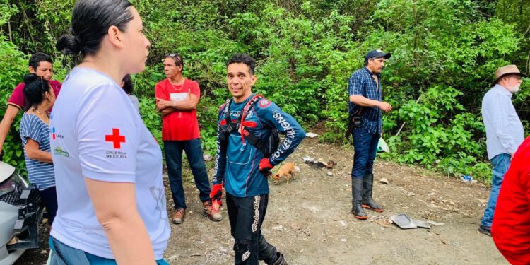 Rescatan a excursionistas