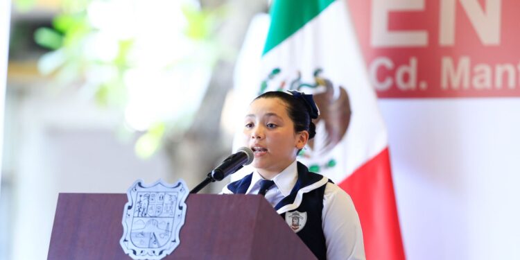 Entrega gobernador becas que benefician a 54 mil estudiantes