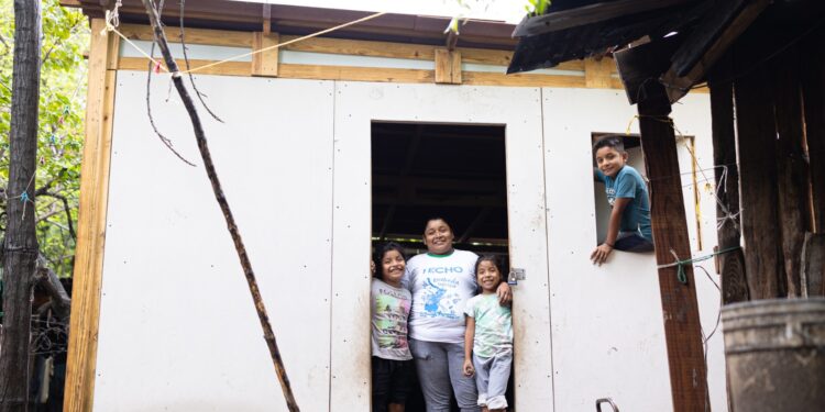 Unen esfuerzos Techo México y DIF Tamaulipas para construir vivienda emergente