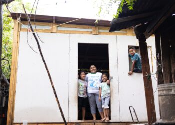 Unen esfuerzos Techo México y DIF Tamaulipas para construir vivienda emergente