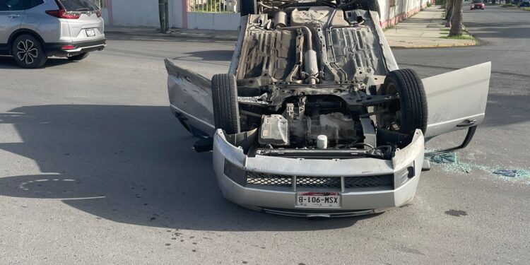 Dos mujeres heridas en choque con volcadura en crucero 16 y Berriozábal de Cd. Victoria