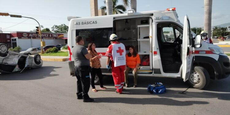 Dos mujeres heridas en choque con volcadura en crucero 16 y Berriozábal de Cd. Victoria