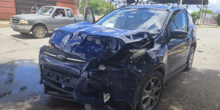 Causa costoso choque en crucero Eje Vial y Matamoros de Cd. Victoria