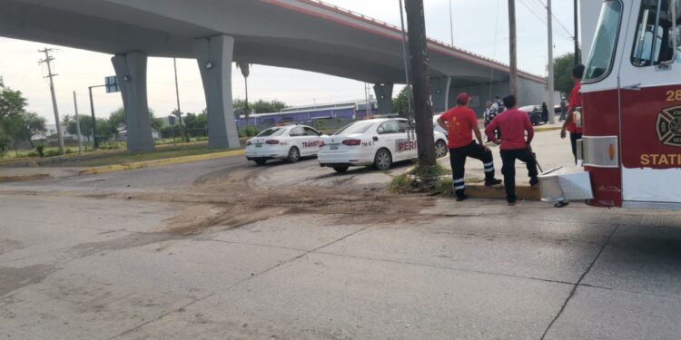 Ebrio choca contra poste y amenaza con cesar a tránsitos de Cd. Victoria