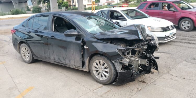 Ebrio choca contra poste y amenaza con cesar a tránsitos de Cd. Victoria