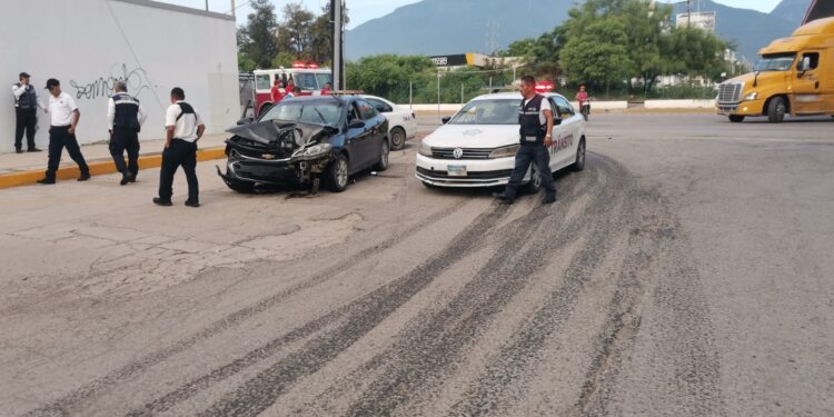 Ebrio choca contra poste y amenaza con cesar a tránsitos de Cd. Victoria