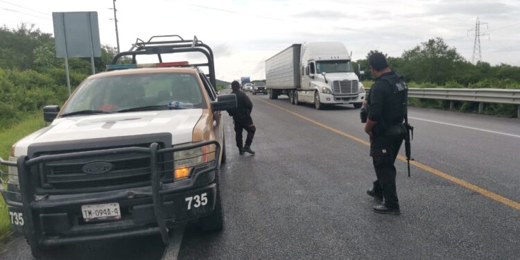 Mueren cinco en accidente carretero Victoria-Monterrey, frente a Villagrán