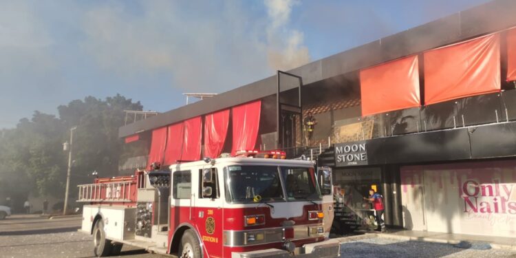 Explota cocina del restaurante “El Establo” en Plaza San José de Cd. Victoria; siete heridos