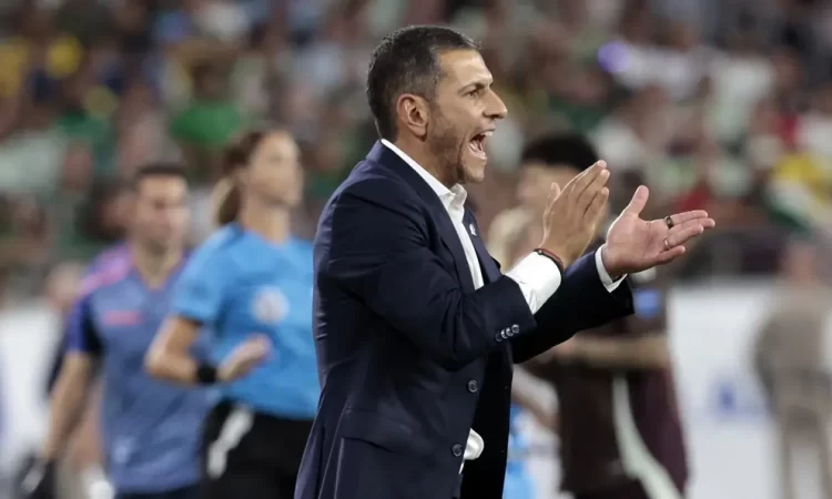 México busca nuevo entrenador tras la salida de Lozano