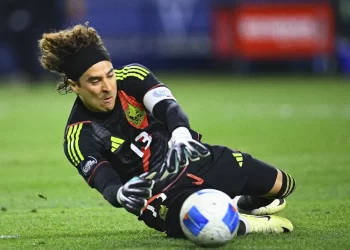 El mundo del fútbol felicita a Guillermo Ochoa en su 38º cumpleaños