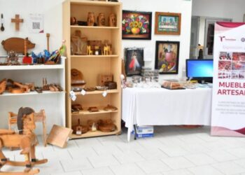 Impulso a la reinserción social con venta de artesanías