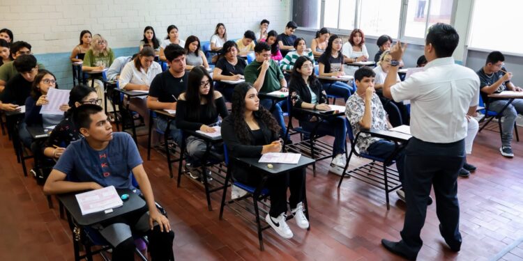 Concluye la UAT aplicación del examen CENEVAL de ingreso