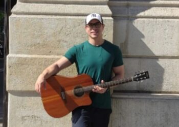 Muere el cantante brasileño Ayres Sasaki electrocutado por fan