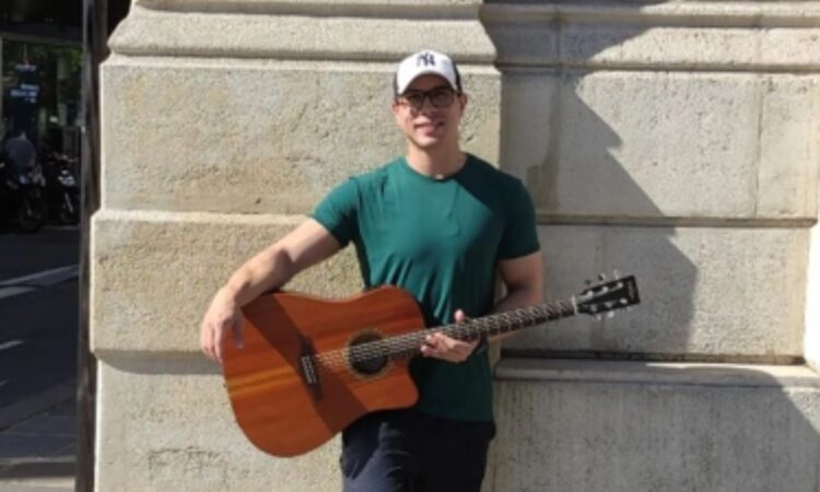 Muere el cantante brasileño Ayres Sasaki electrocutado por fan