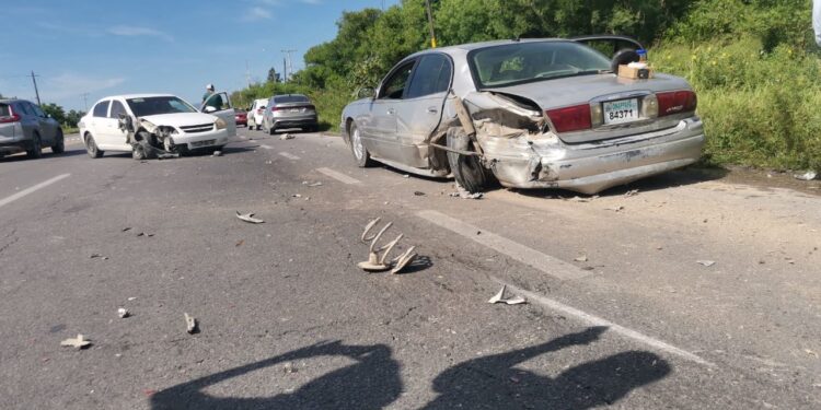 Choca por distraída en kilómetro 5 de carretera Victoria-Monterrey