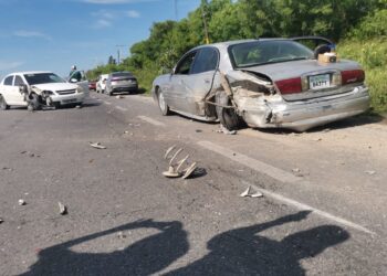 Choca por distraída en kilómetro 5 de carretera Victoria-Monterrey