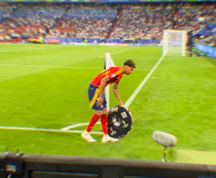 Joven futbolista Lamine Yamal desprecia sombrero de ‘Caramelo’ en pleno partido