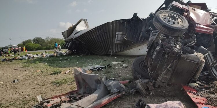 Un muerto y dos heridos deja encontronazo vehicular en la carretera Victoria-Tampico