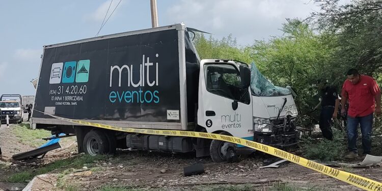 Un muerto y dos heridos deja encontronazo vehicular en la carretera Victoria-Tampico