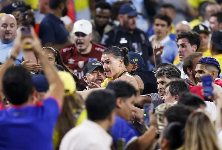 Jugadores de Uruguay y aficionados colombianos protagonizan disturbios en Copa América