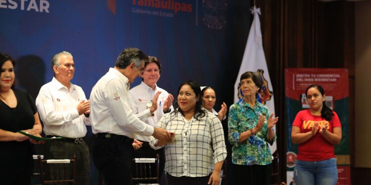 Entrega Américo credenciales del programa IMSS-Bienestar