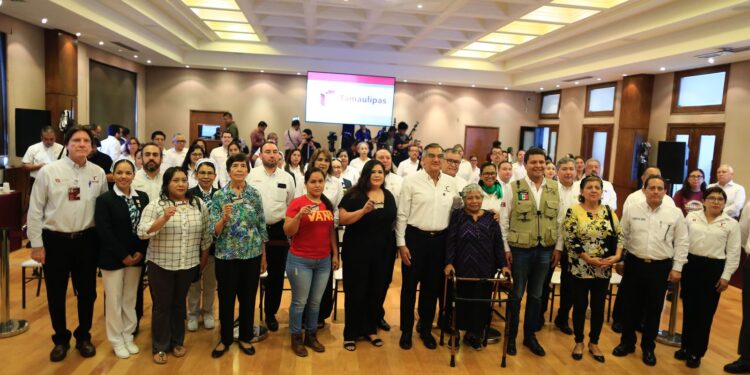 Entrega Américo credenciales del programa IMSS-Bienestar