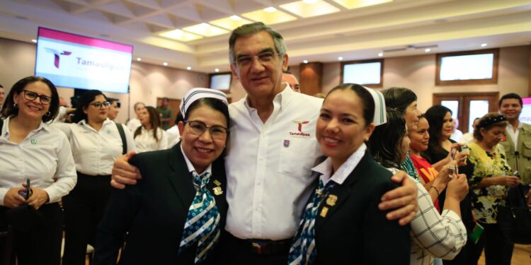 Entrega Américo credenciales del programa IMSS-Bienestar