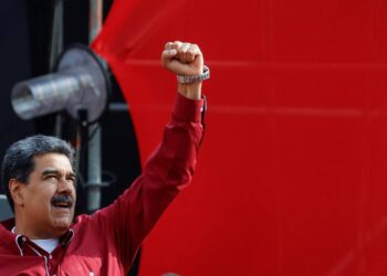 Acusaciones de abuso de medios estatales dominan la campaña venezolana