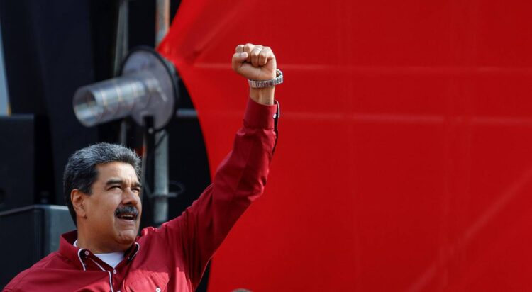 Acusaciones de abuso de medios estatales dominan la campaña venezolana