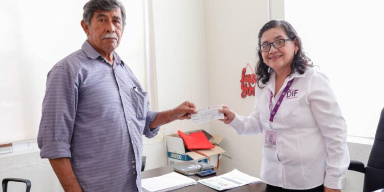 Entrega DIF Tamaulipas apoyos económicos a adultos mayores