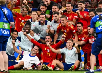 España remonta y es el primer finalista de la Eurocopa