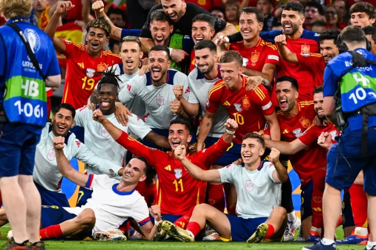 España remonta y es el primer finalista de la Eurocopa