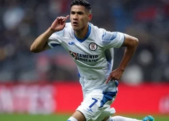 Uriel Antuna traslada su talento a Europa con fichaje por el AEK de Atenas