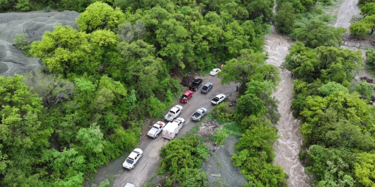 Creciente de río incomunicó a excursionistas