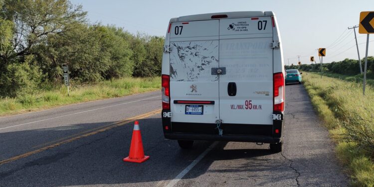 Ganado suelto provoca accidente en la carretera Victoria-Monterrey
