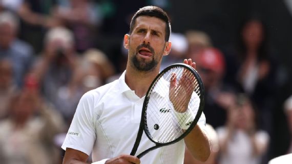 Djokovic avanza en Wimbledon sin preocupaciones por su reciente lesión de rodilla