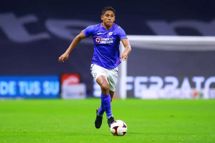Luis Romo regresa a Cruz Azul tras acuerdo por seis millones de dólares