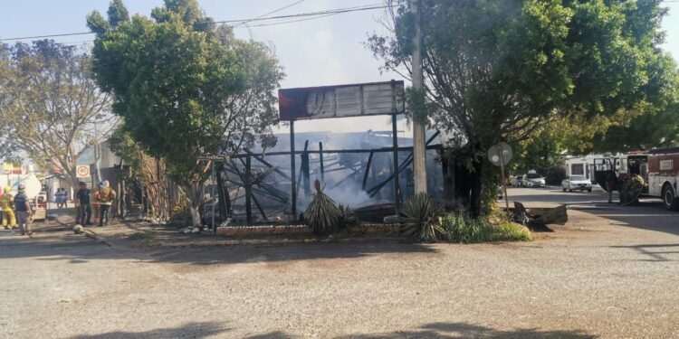 Fuego devora el restaurante “La Parrillada” en Cd. Victoria, Tamaulipas