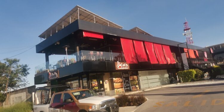 Explota cocina del restaurante “El Establo” en Plaza San José de Cd. Victoria; siete heridos