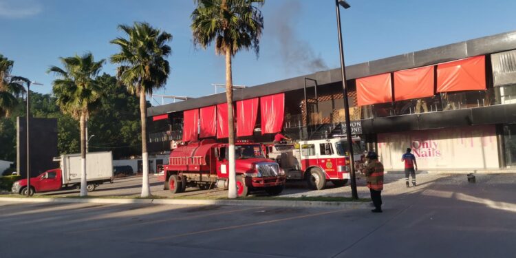 Explota cocina del restaurante “El Establo” en Plaza San José de Cd. Victoria; siete heridos
