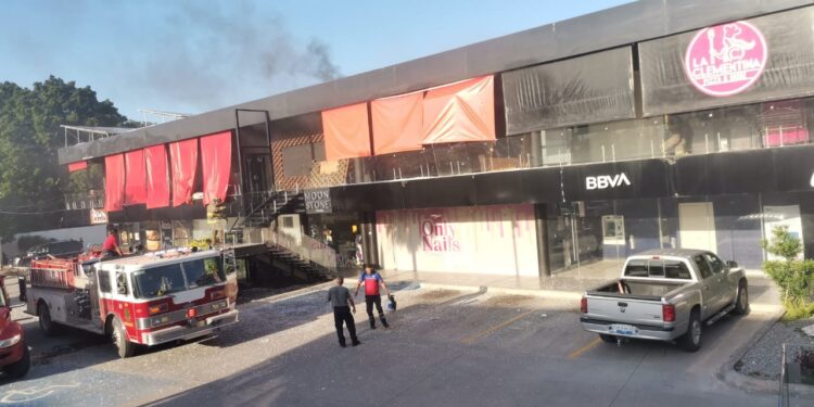 Explota cocina del restaurante “El Establo” en Plaza San José de Cd. Victoria; siete heridos