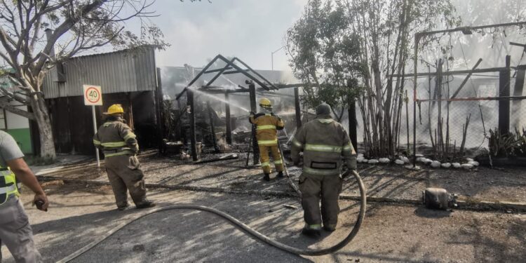 Fuego devora el restaurante “La Parrillada” en Cd. Victoria, Tamaulipas