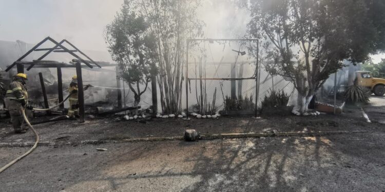 Fuego devora el restaurante “La Parrillada” en Cd. Victoria, Tamaulipas