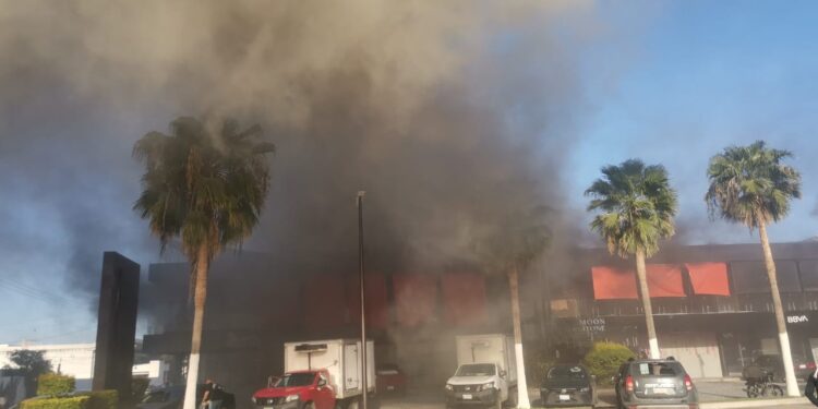 Explota cocina del restaurante “El Establo” en Plaza San José de Cd. Victoria; siete heridos