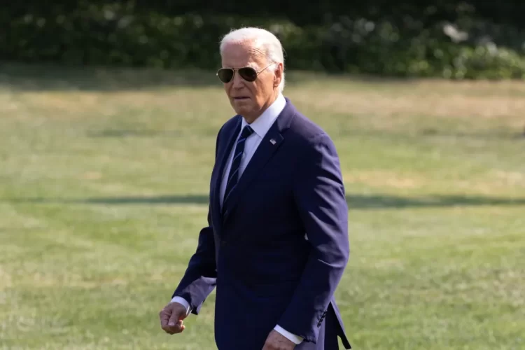 Biden llama “clon de Trump” al candidato republicano J.D. Vance