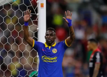 Julián Quiñones brilla en su debut en Arabia con un espectacular gol