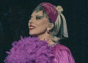 Lady Gaga cautiva París con su actuación en la apertura de los Juegos Olímpicos