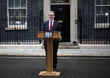 Nuevo liderazgo en Reino Unido: Starmer se compromete a renovar la política con acciones concretas